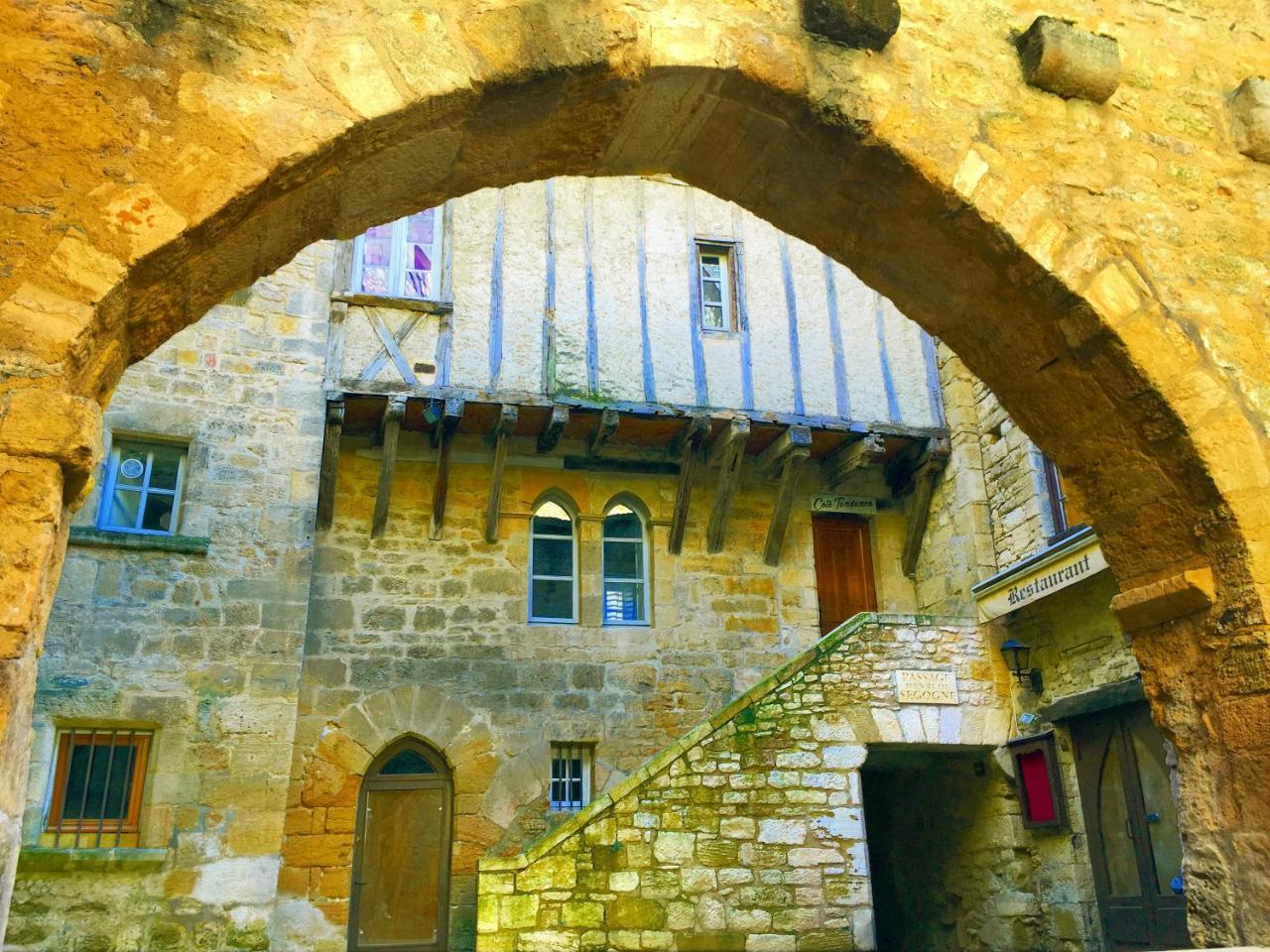 Gites Sibemol Simeyrols Exterior foto